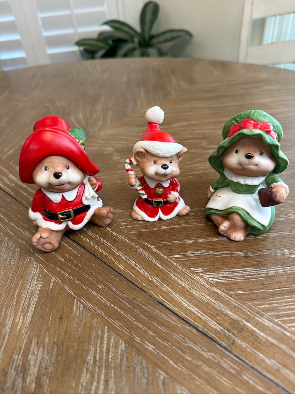 Homco festive Christmas holiday bear family